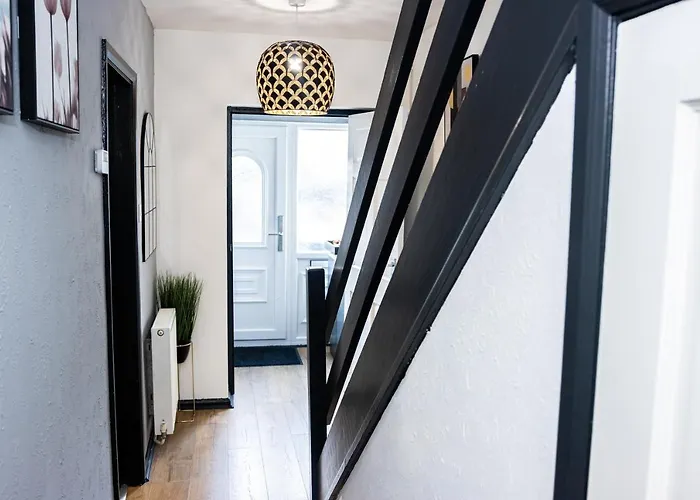 Td Stourb Dudley - Luxurious 3 Bedroom House - Sleeps 7 - Dy1 - Long And Short Stay