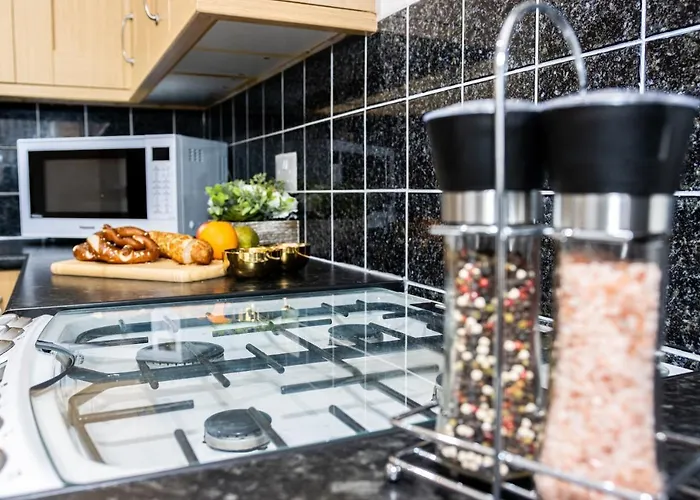 Td Stourb Dudley - Luxurious 3 Bedroom House - Sleeps 7 - Dy1 - Long And Short Stay