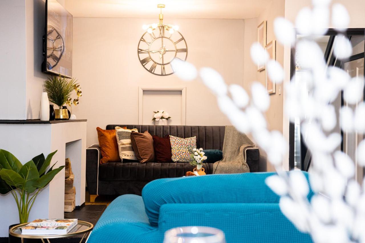 Td Stourb Dudley: Spacious 3-bedroom Family & Contractor Holiday home Brierley Hill
