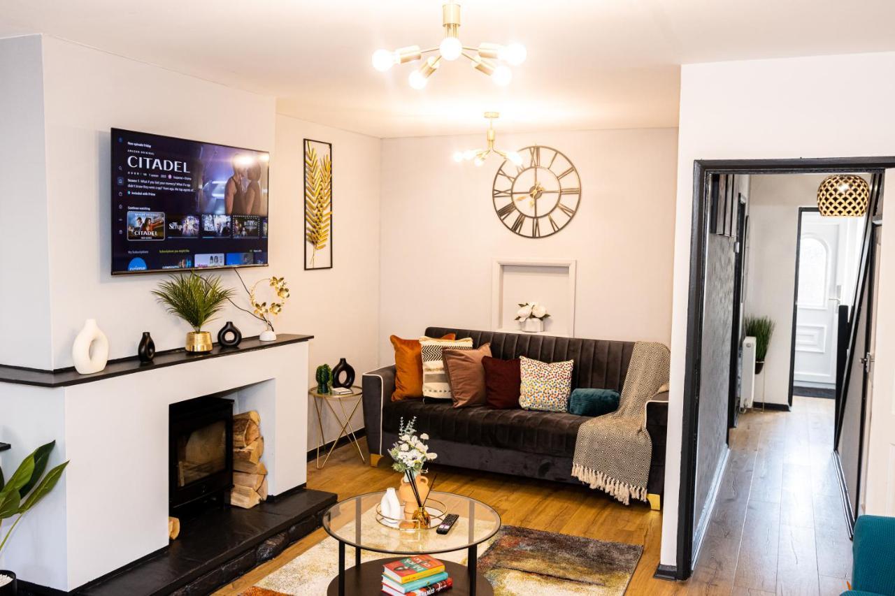 Td Stourb Dudley: Spacious 3-bedroom Family & Contractor * Brierley Hill